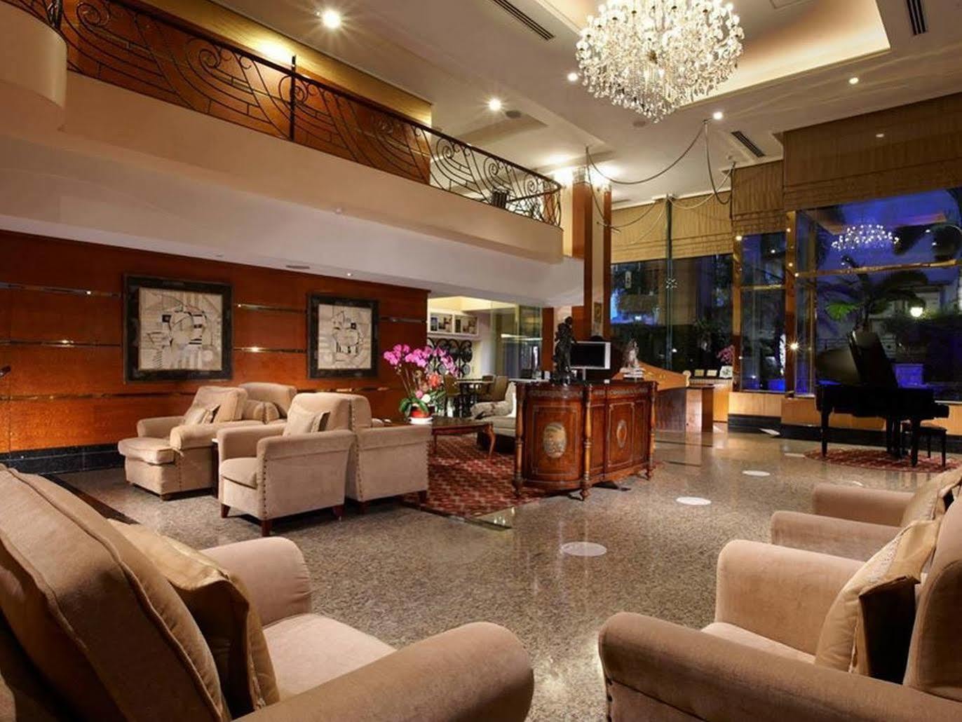 Hualien Charming City Hotel Buitenkant foto